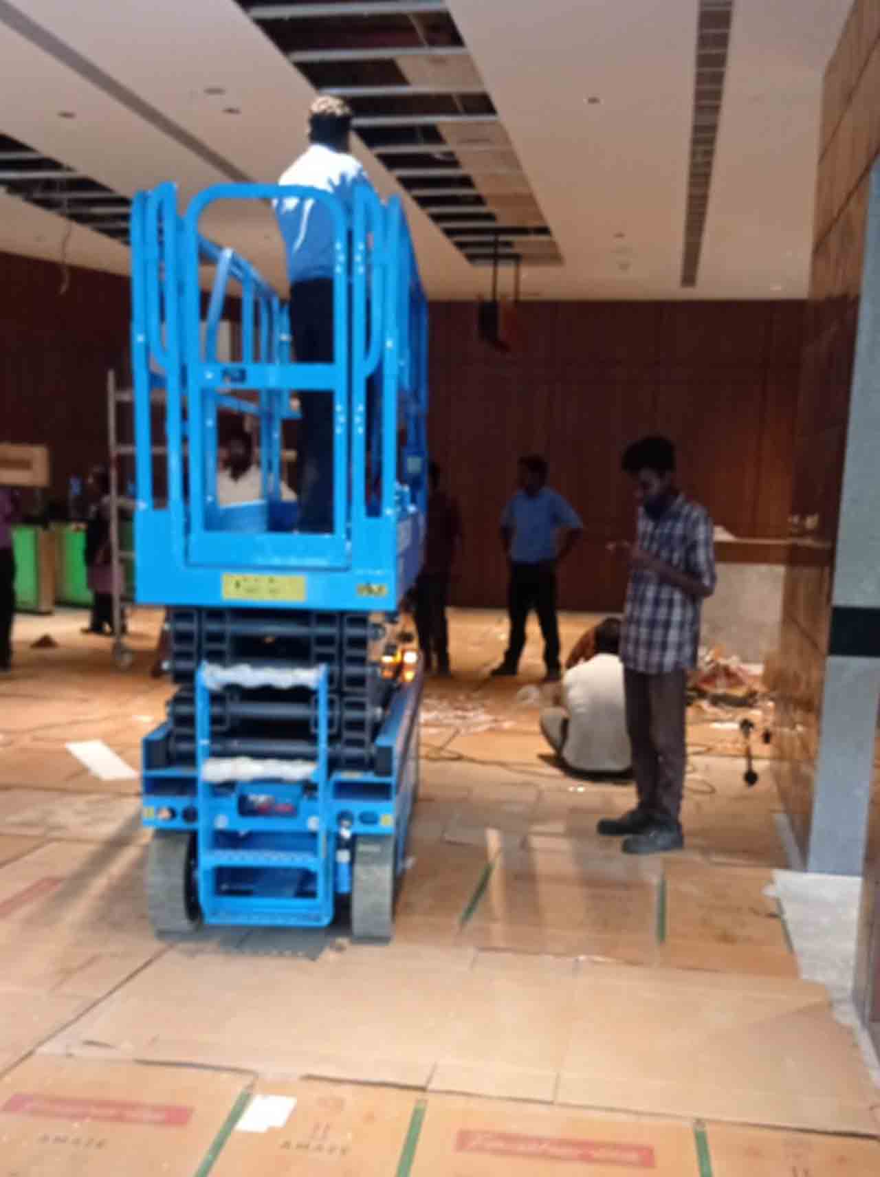 Battery Scissor lift Rental